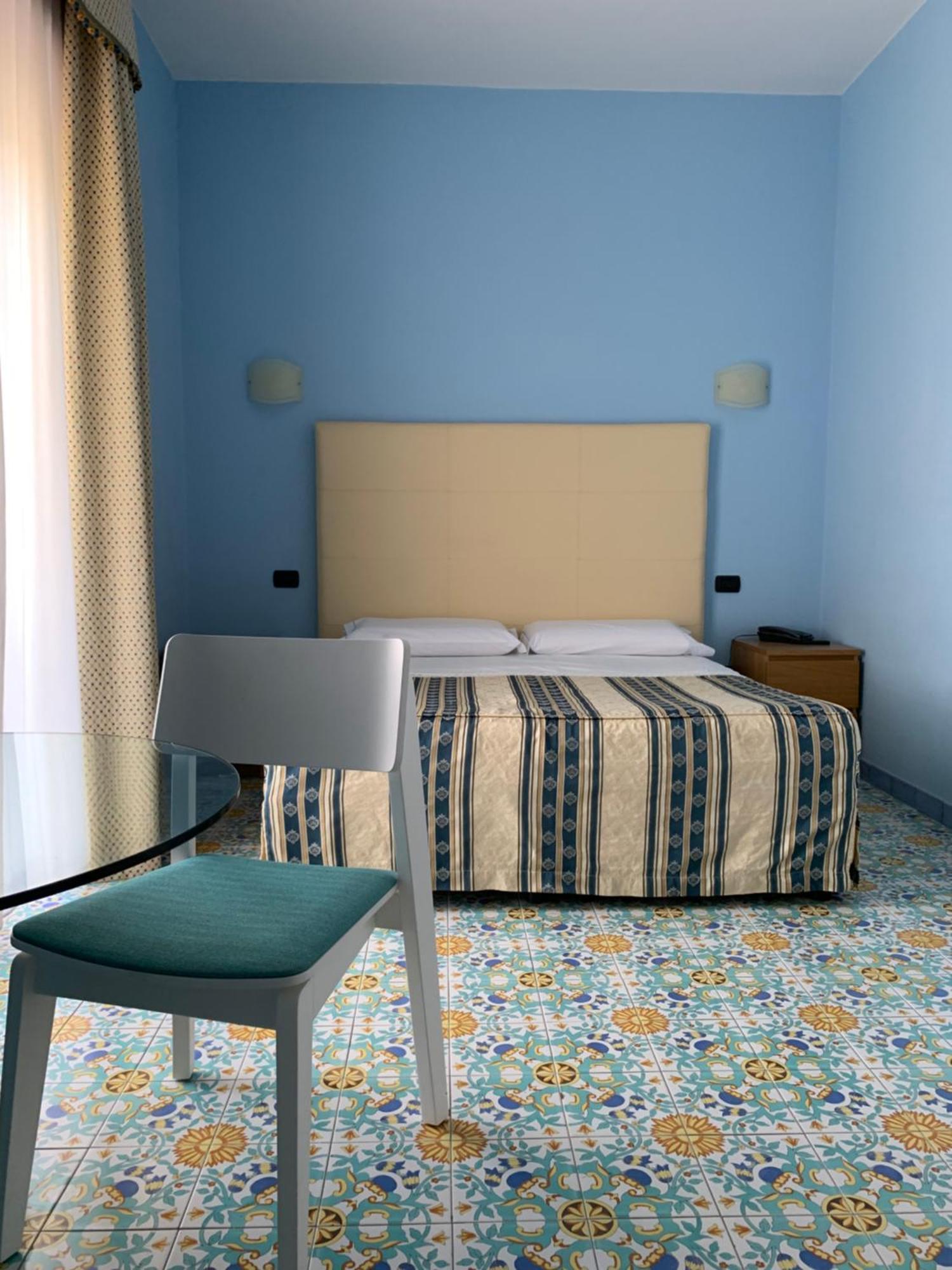 Hotel Paradiso Кастеламаре ди Стабия Екстериор снимка